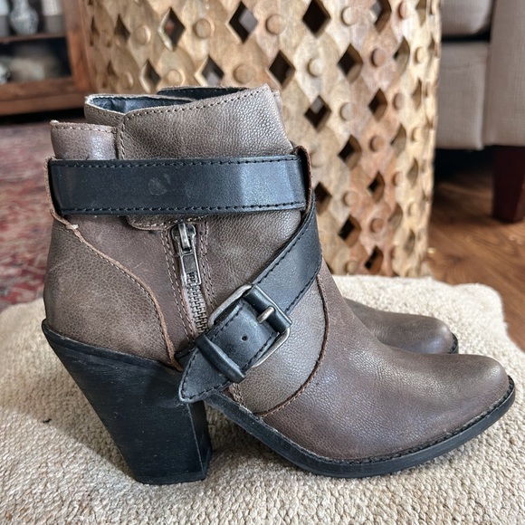 Dolce Vita Conary Booties - Picture 6 of 7